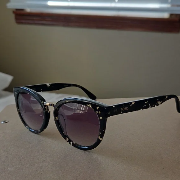 TOMS Yvette Sunglasses - Picture 2 of 10
